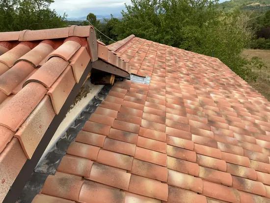 Raccord de couverture et zinguerie sur toiture neuve - C. HABITAT Drôme-Ardèche